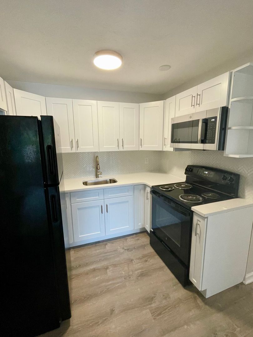 Waterbury Apartment: 222 Bradley Avenue