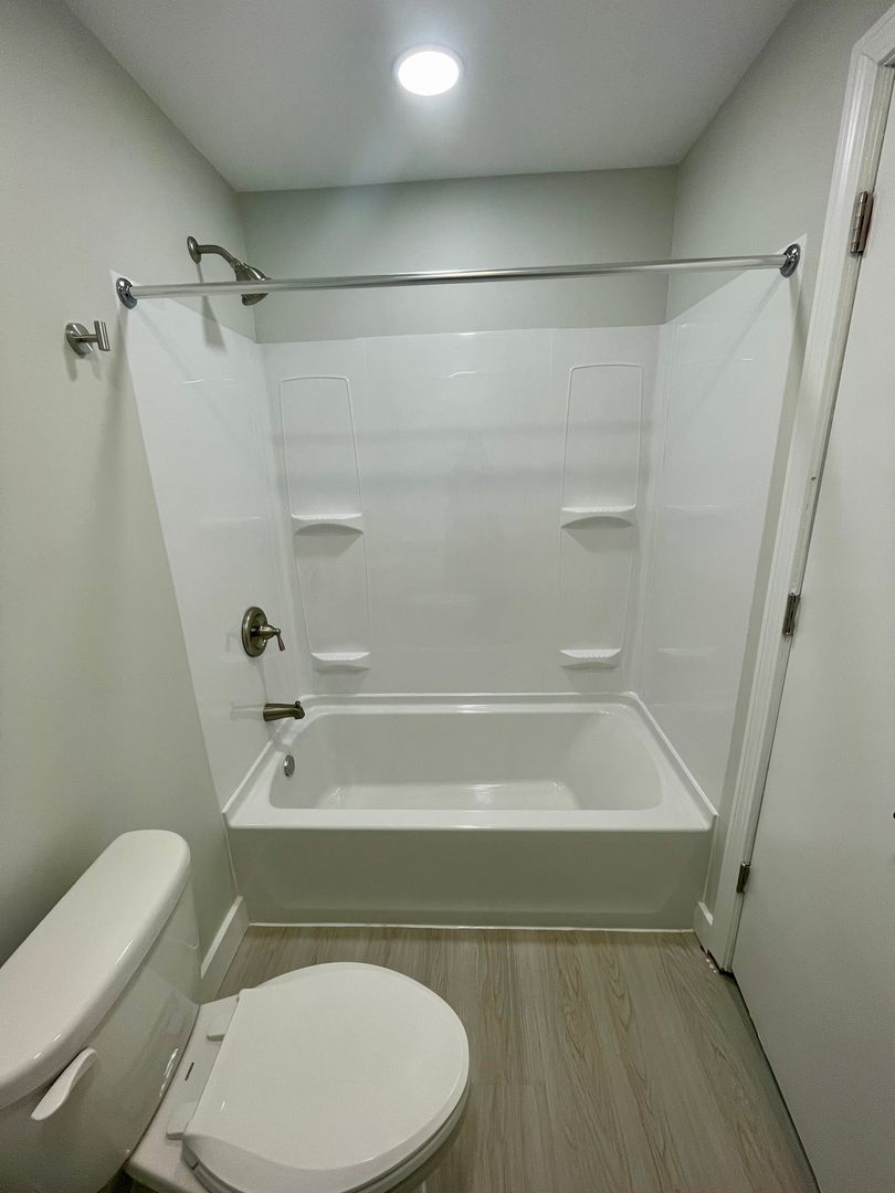 Waterbury Apartment: 222 Bradley Avenue