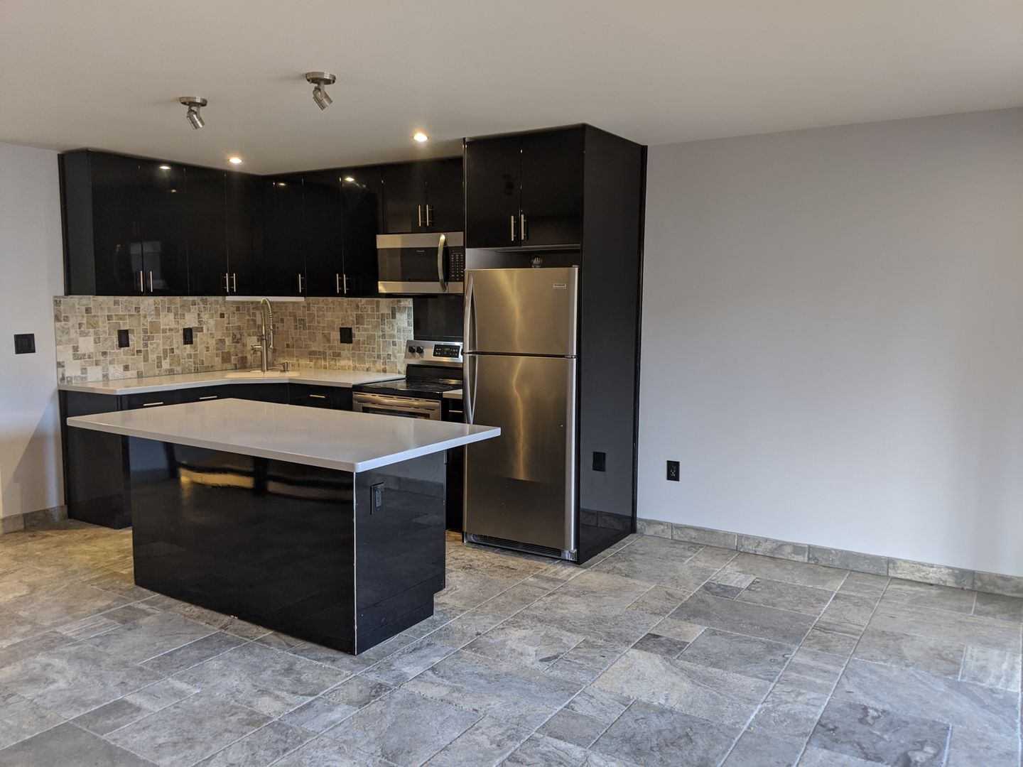 Waterbury Apartment: 222 Bradley Avenue