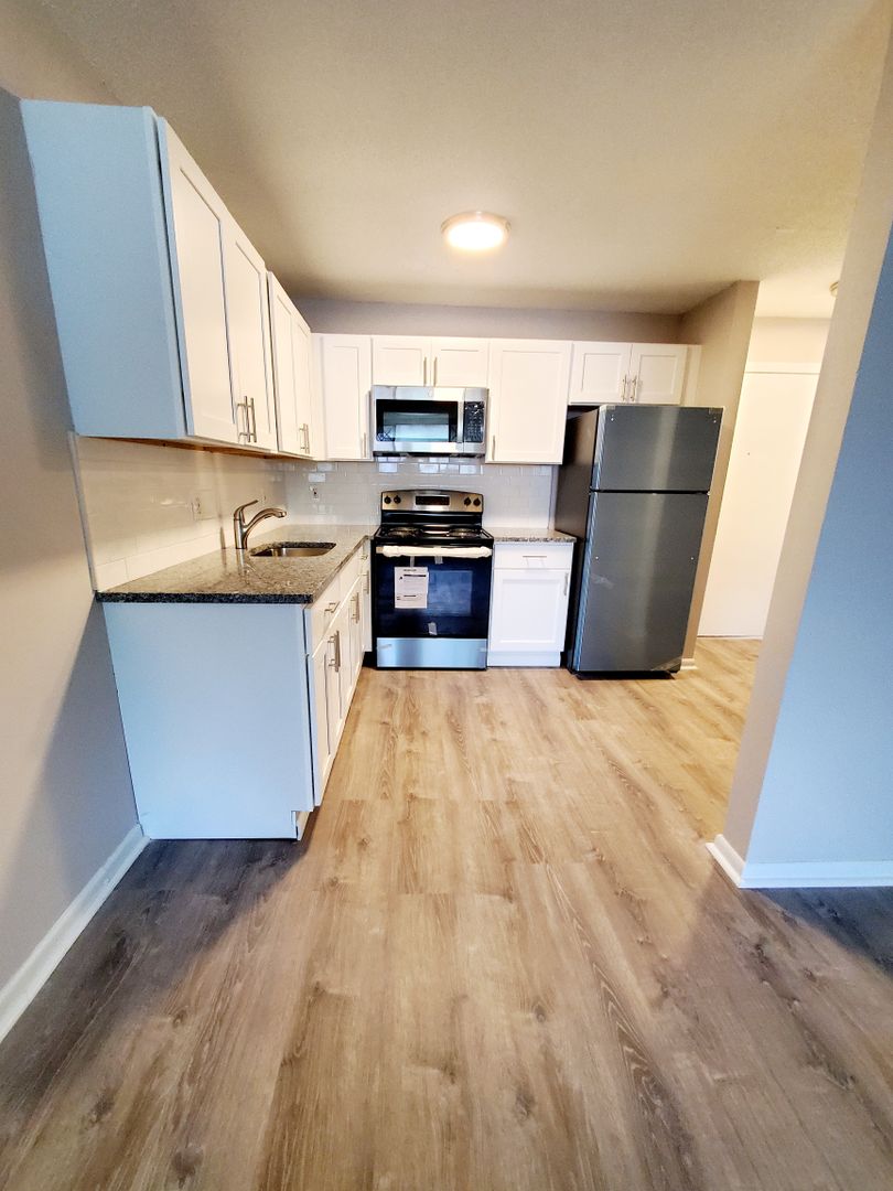 Waterbury Apartment: 222 Bradley Avenue