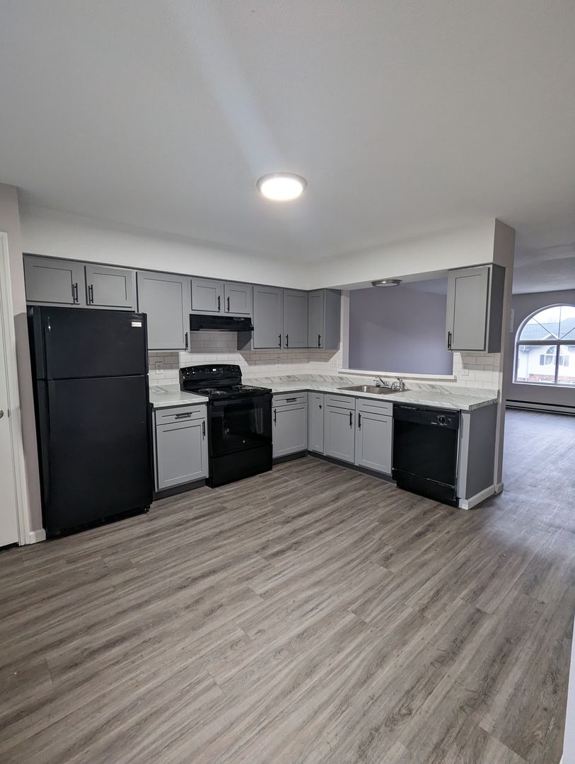 Waterbury Apartment: 42 Gayridge Road