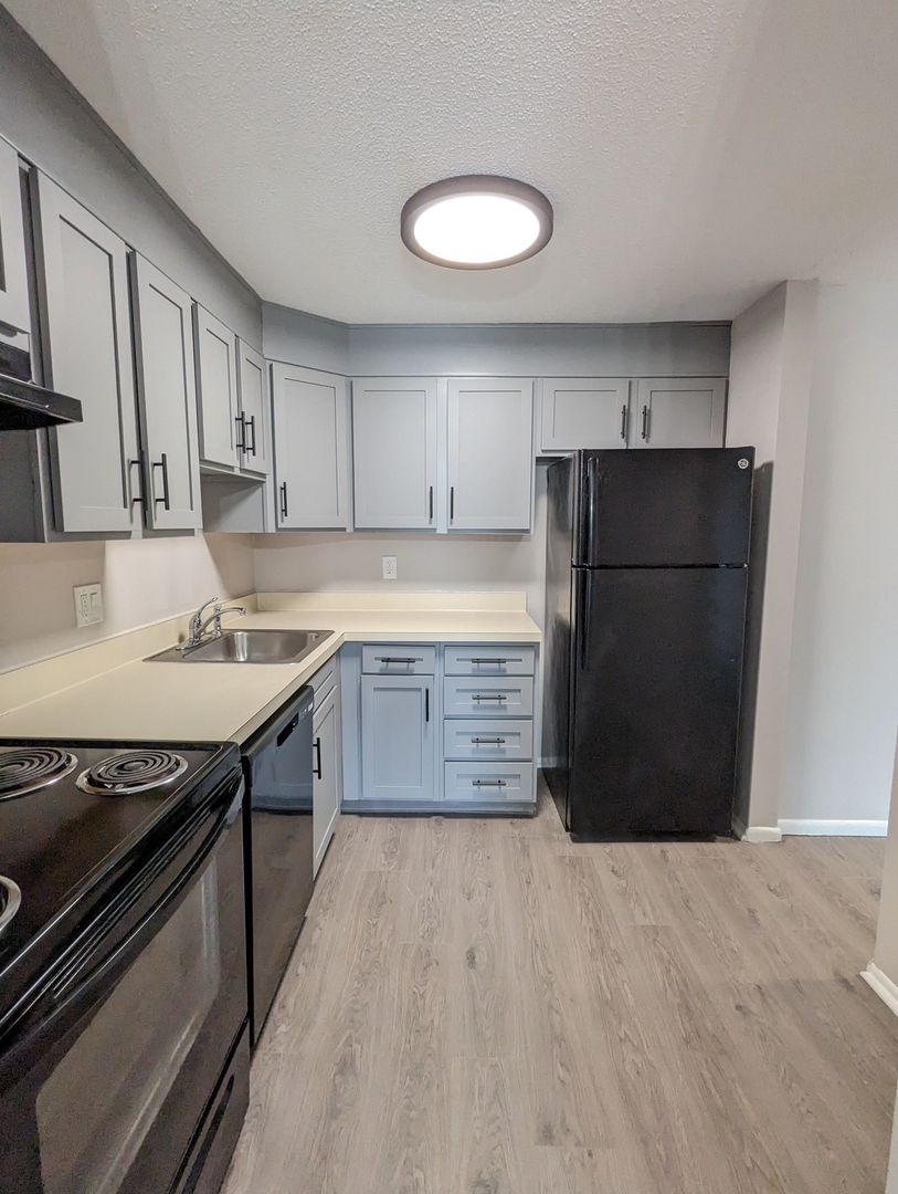 Waterbury Apartment: 366 Schraffts Drive