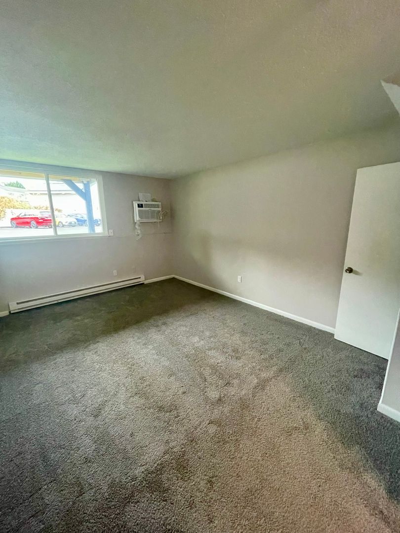 Waterbury Apartment: 222 Bradley Avenue