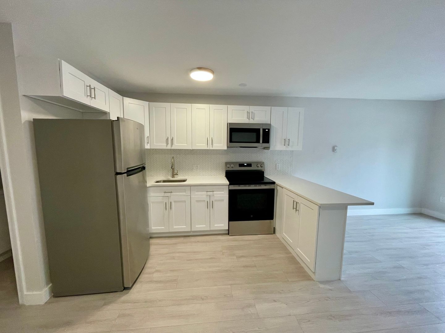 Waterbury Apartment: 222 Bradley Avenue