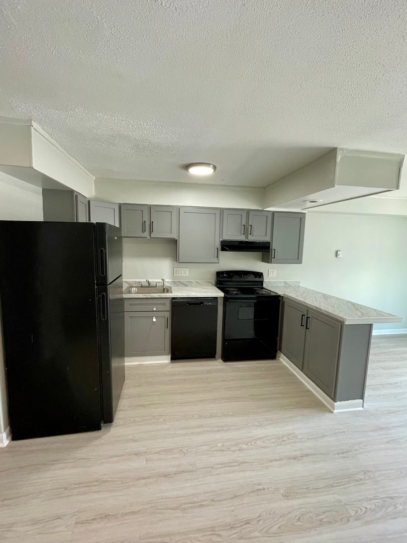 Waterbury Apartment: 222 Bradley Avenue