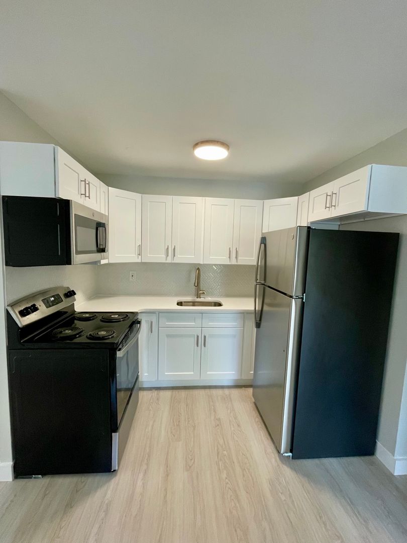 Waterbury Apartment: 222 Bradley Avenue