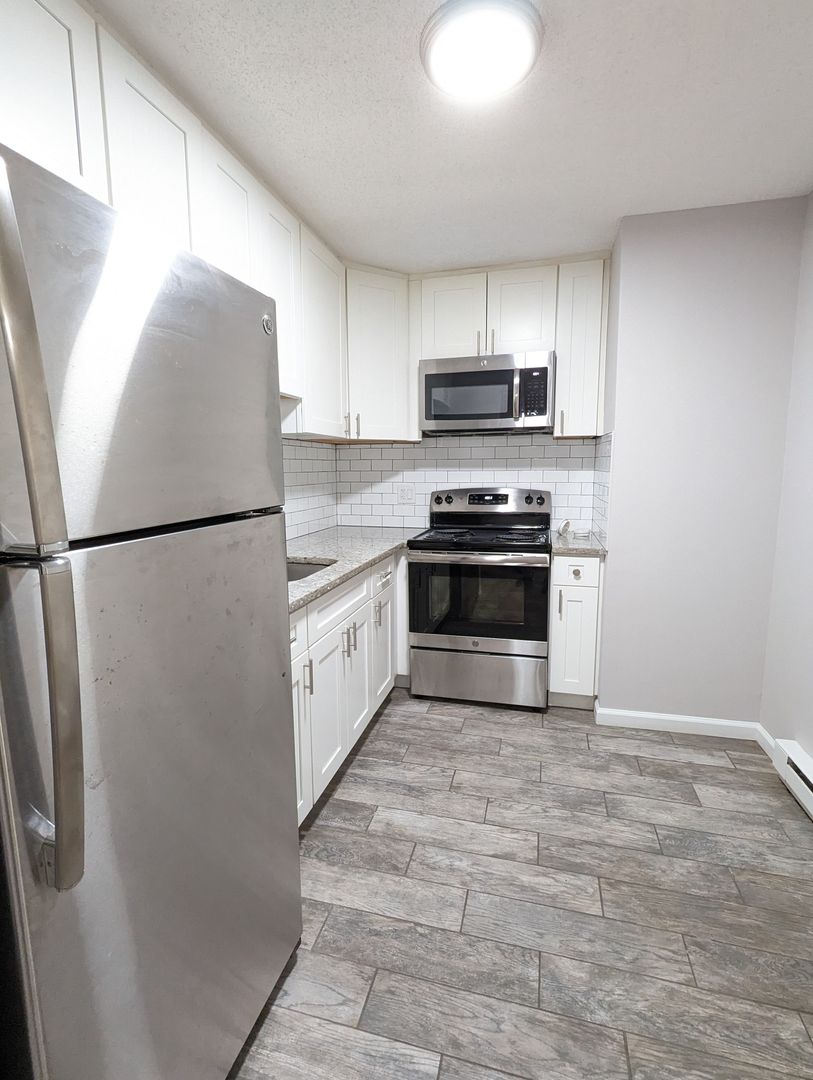 Waterbury Apartment: 217 Scott Road