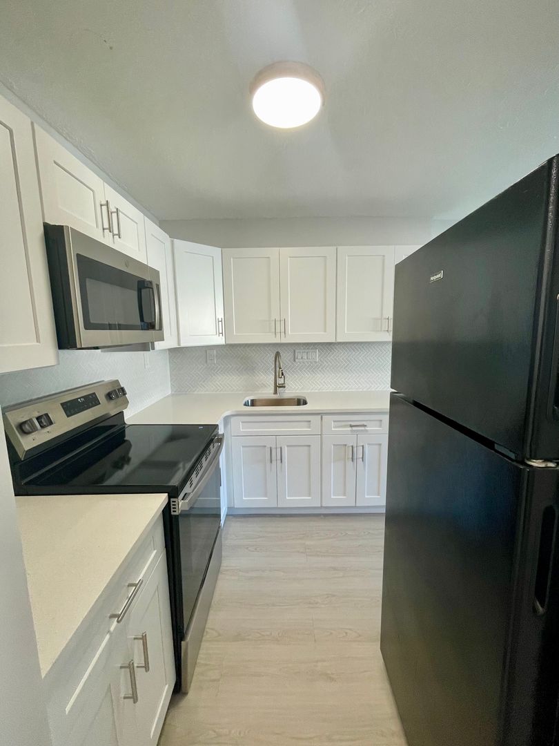 Waterbury Apartment: 222 Bradley Avenue