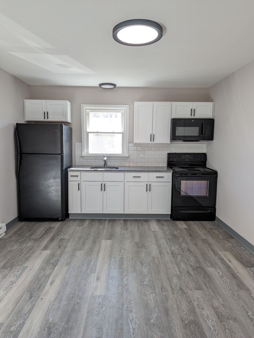 Waterbury Apartment: 370-428 Woodtick Rd