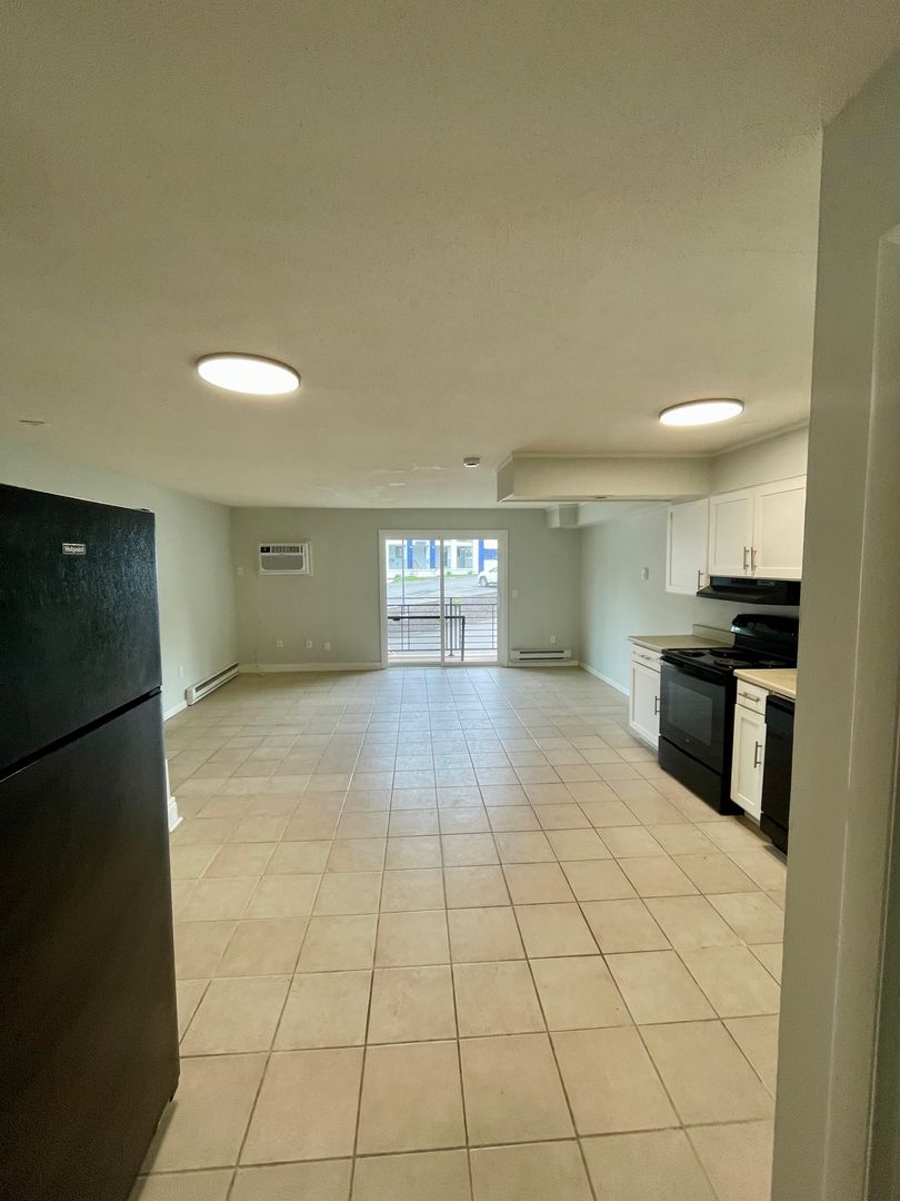 Waterbury Apartment: 222 Bradley Avenue