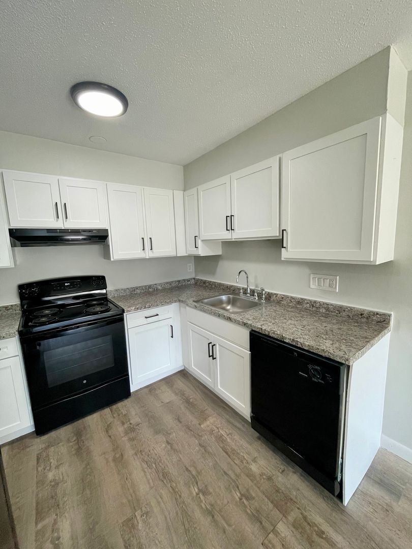 Waterbury Apartment: 222 Bradley Avenue