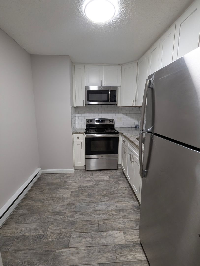 Waterbury Apartment: 217 Scott Road