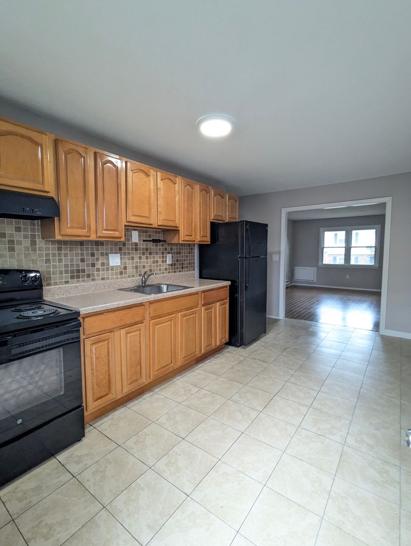 Waterbury Apartment: 138 Hillcrest Avenue