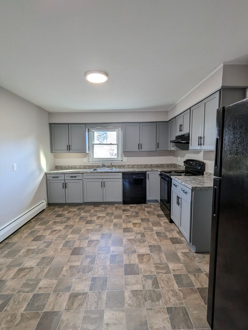 Waterbury Apartment: 370-428 Woodtick Rd