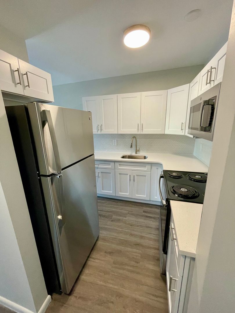 Waterbury Apartment: 222 Bradley Avenue