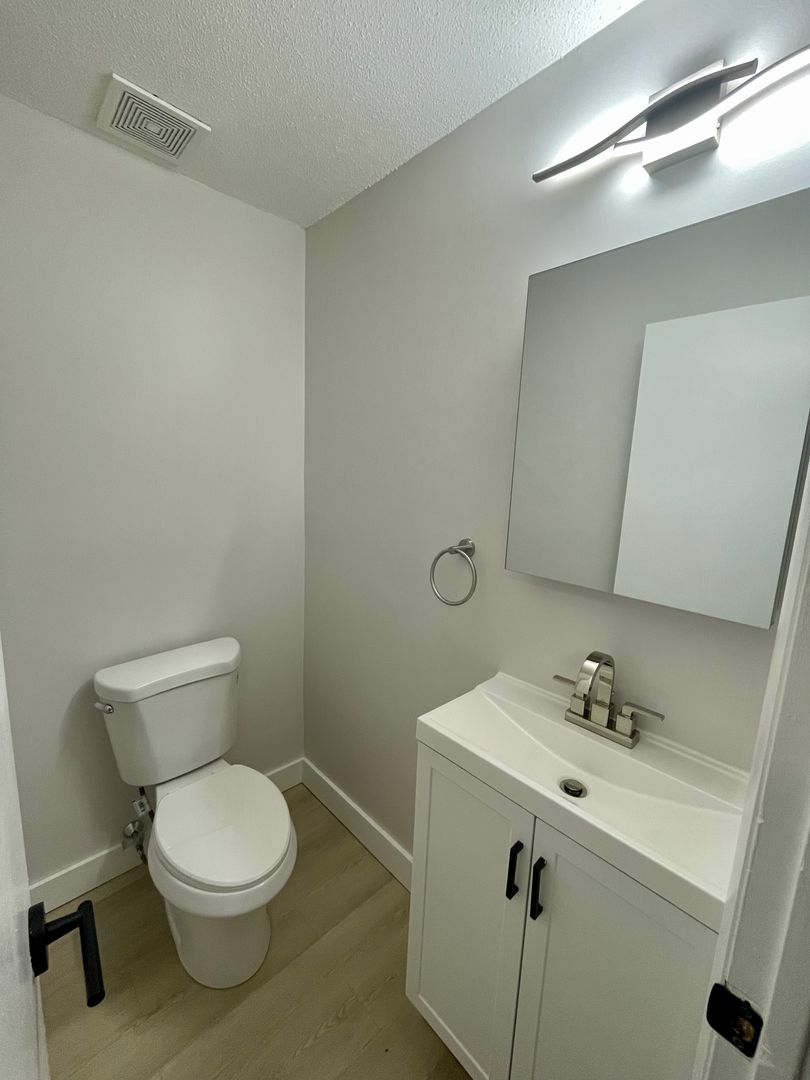 Waterbury Apartment: 222 Bradley Avenue