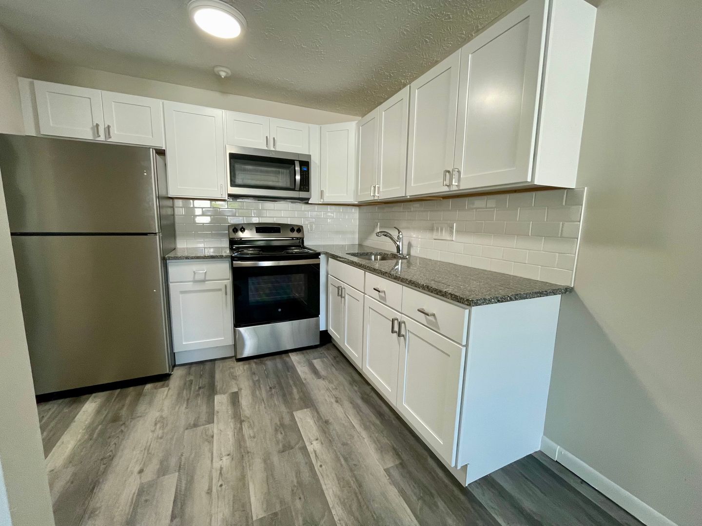Waterbury Apartment: 222 Bradley Avenue