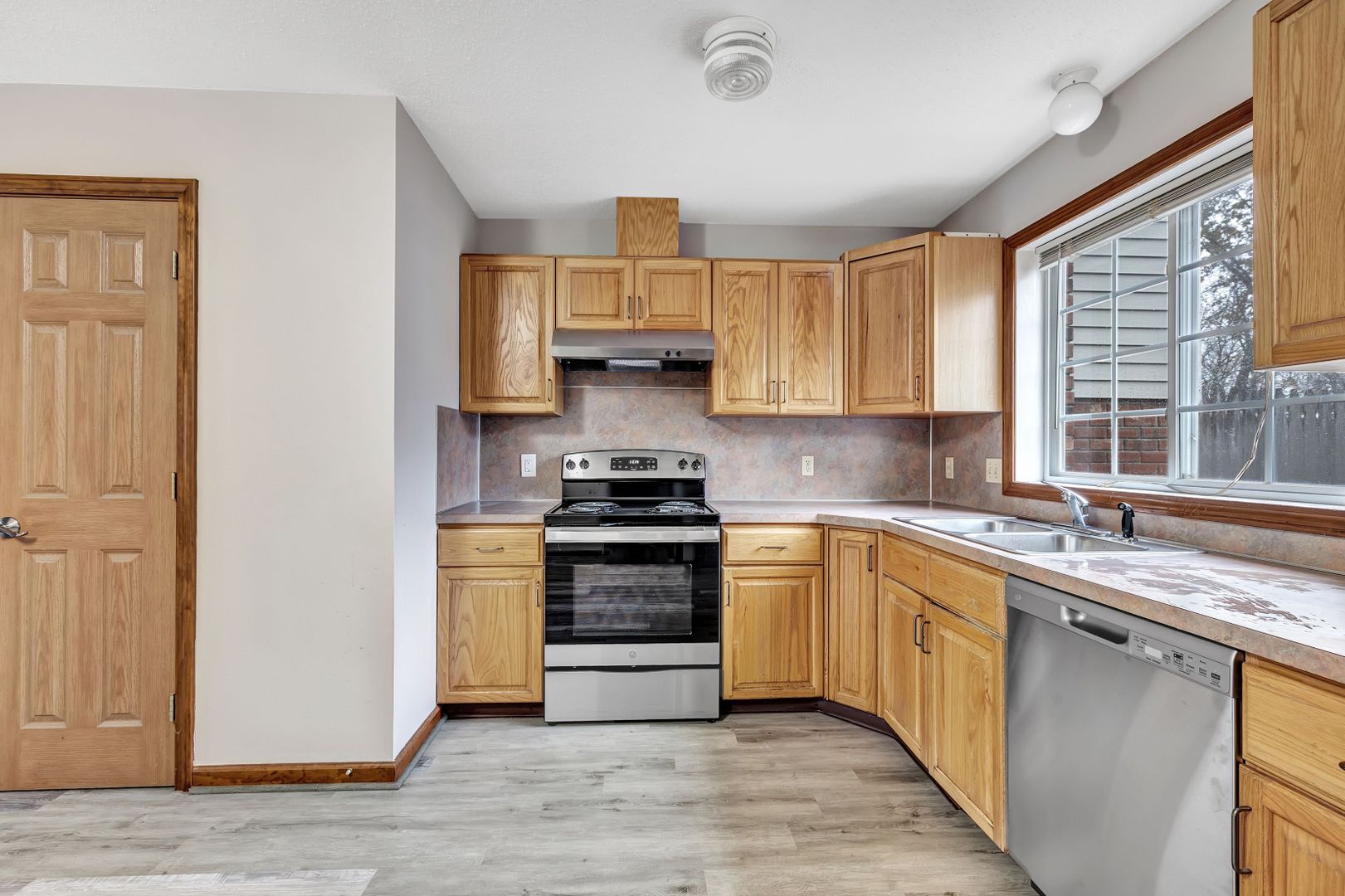 Waterbury Apartment: 1575-1585 Highland Ave