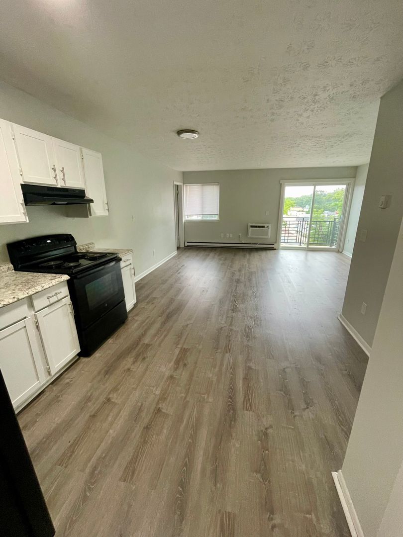 Waterbury Apartment: 222 Bradley Avenue