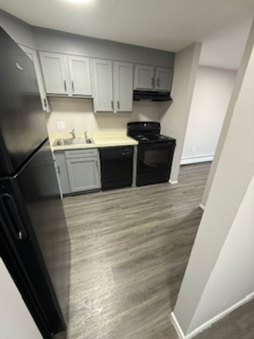 Waterbury Apartment: 366 Schraffts Drive