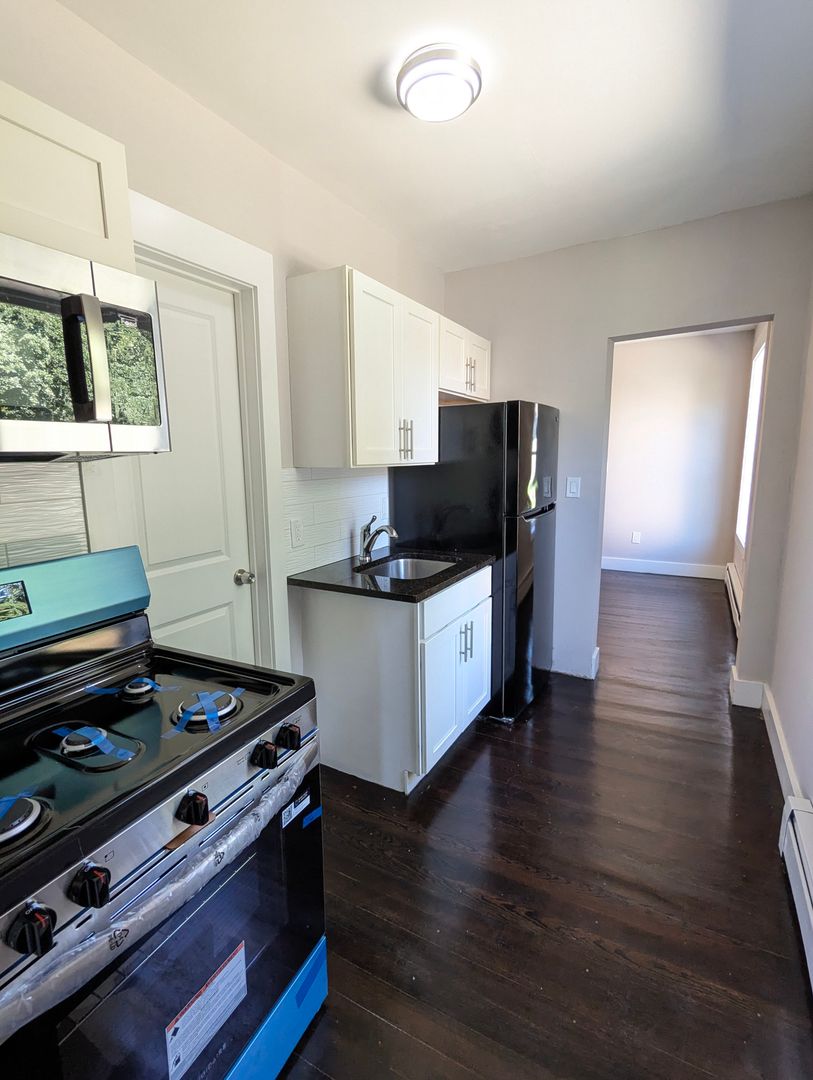Waterbury Apartment: 93 Robbins Street