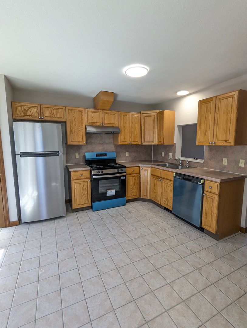 Waterbury Apartment: 1575-1585 Highland Ave