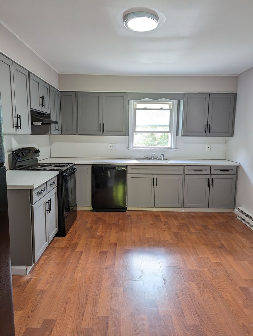 Waterbury Apartment: 370-428 Woodtick Rd
