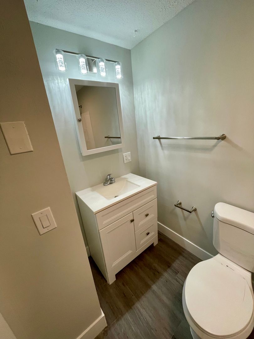 Waterbury Apartment: 222 Bradley Avenue