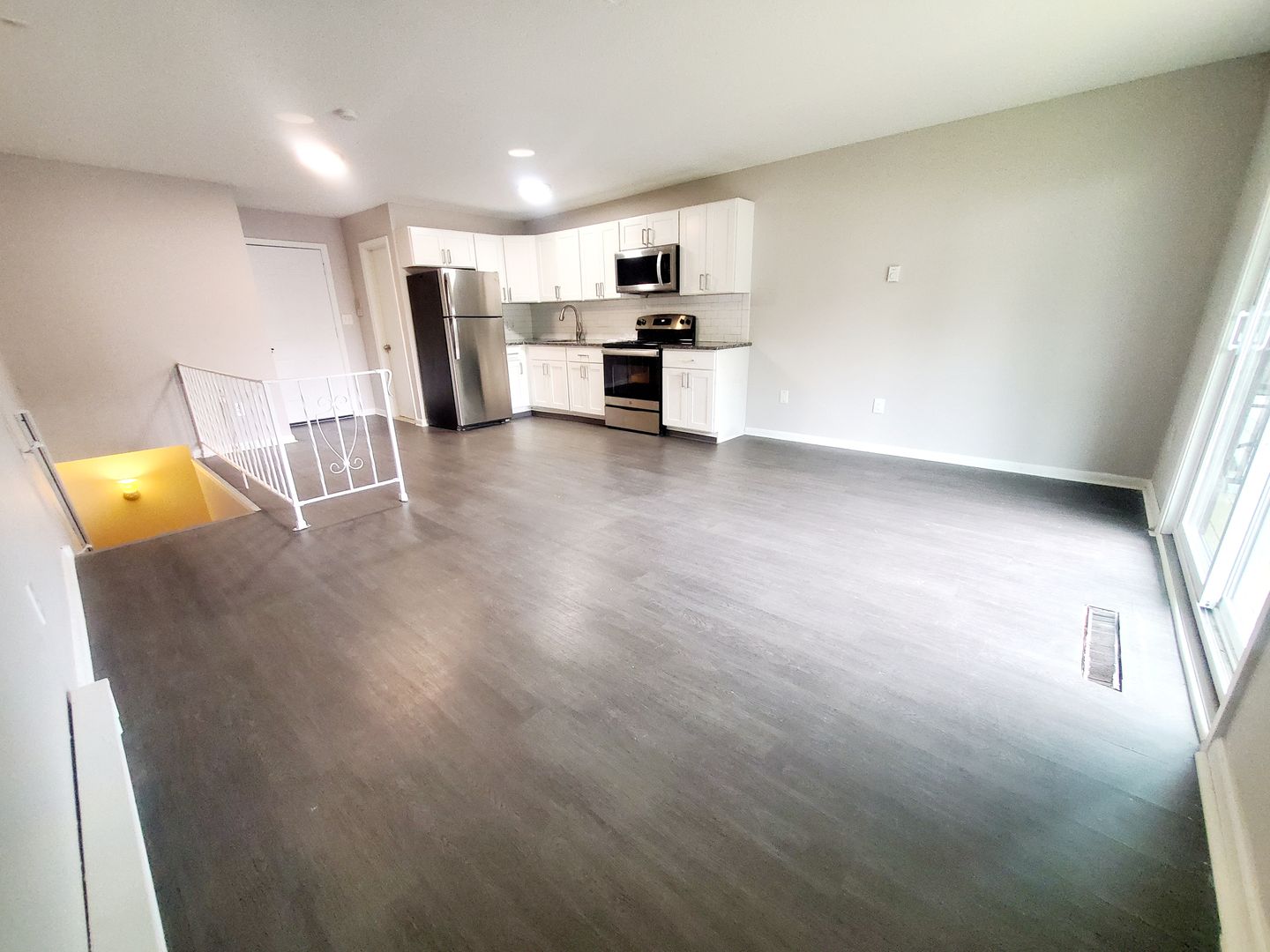 Waterbury Apartment: 222 Bradley Avenue