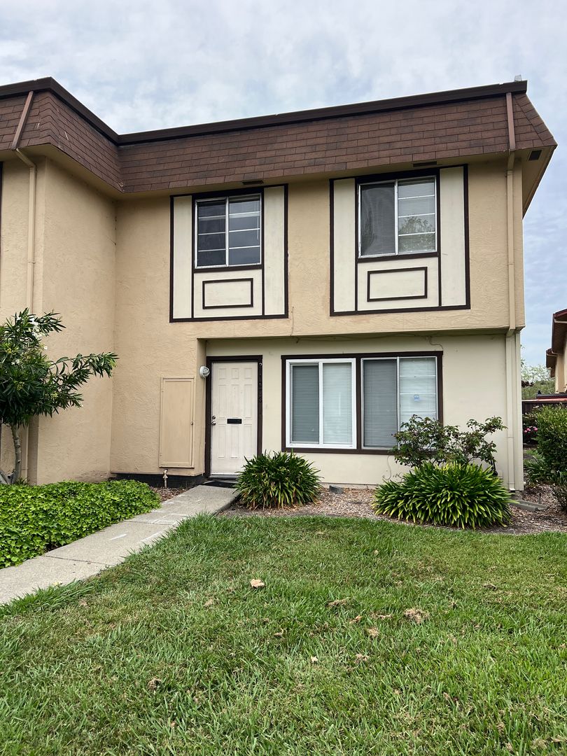 Hayward House: 27800 Hummingbird Ct.