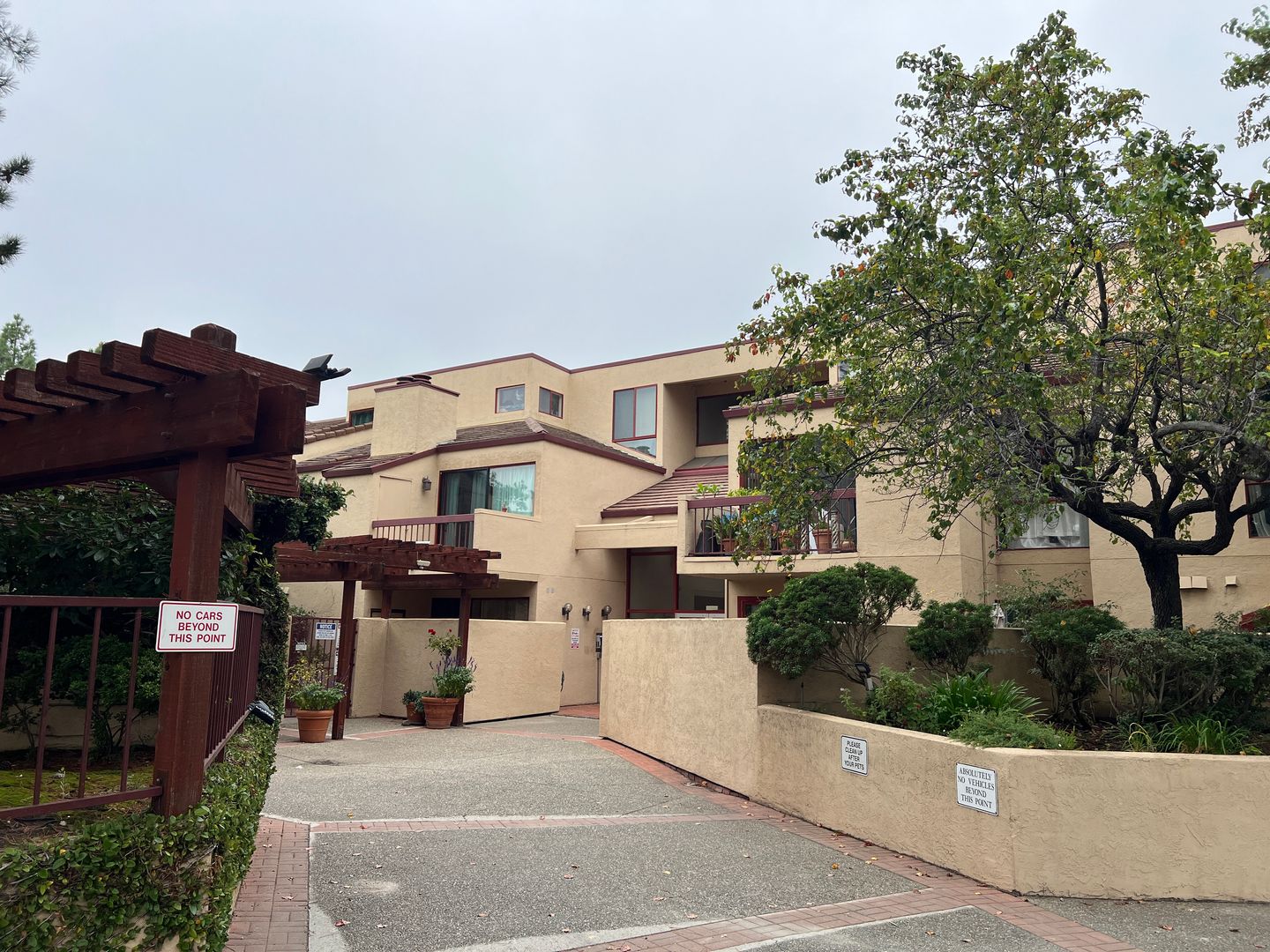 Hayward House: 25912 Hayward Blvd Apartment 302