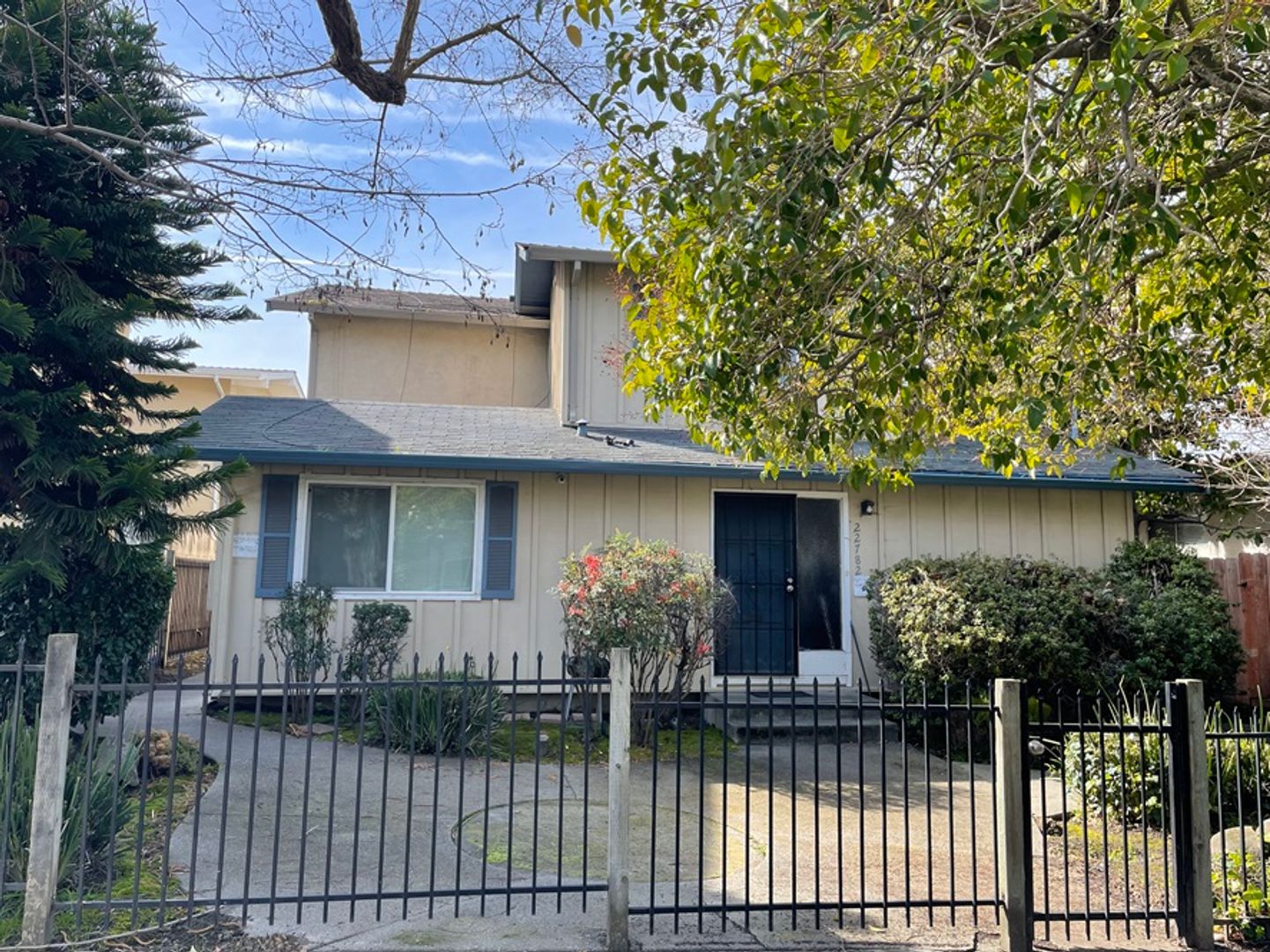 Hayward Apartment: 22782 Vermont St.