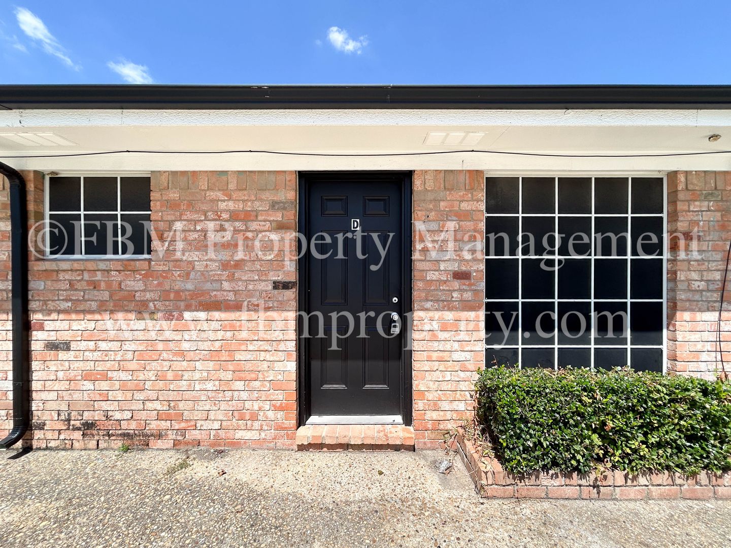 Lamplighter Apartments / Miller - MS