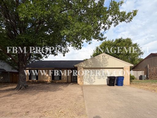 921 Park Place - Beautiful 3 Bedroom, 2 Bathroom Brick Home in Midlothian, TX! – photo 1