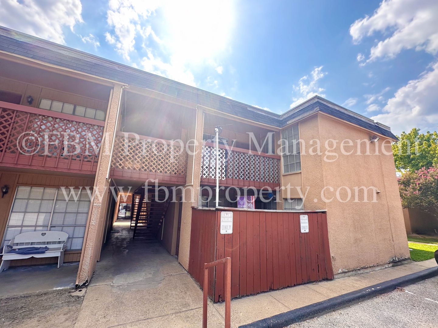 Ennis Apartment: 800 N Clay Street, Unit B 24