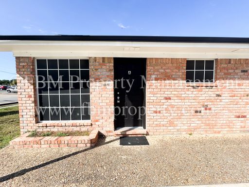 2107 Bowie Drive, Unit A - 2 Bedroom, 1 Bathroom Downstairs Apartment Home in Corsicana, TX! – photo 1