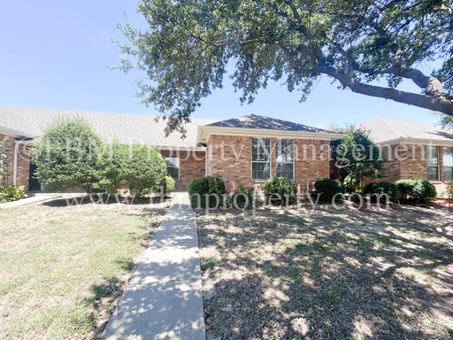 616 Biloxi Drive - Cozy 2 Bedroom, 1 Bathroom Duplex in Ennis, TX! – photo 1