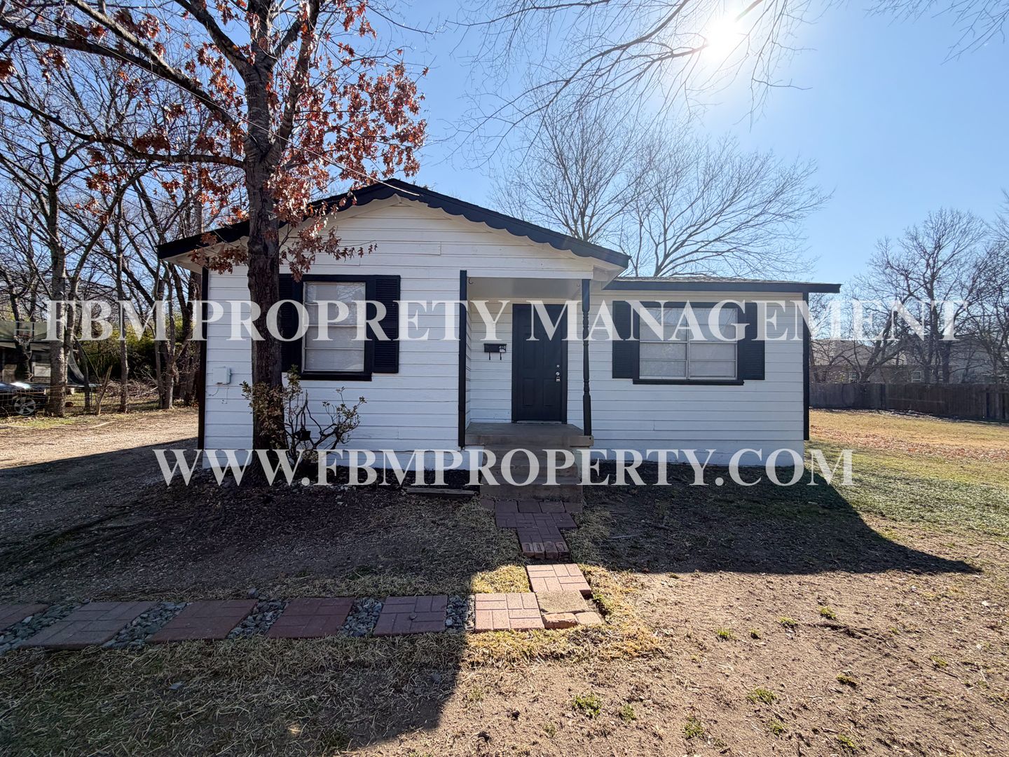 Waxahachie House: 410 N Flat Street