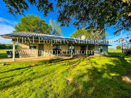 8217 SE CR 1020 - Beautiful 3 Bedroom, 2 Bathroom Brick Home in Corsicana, TX! – photo 1