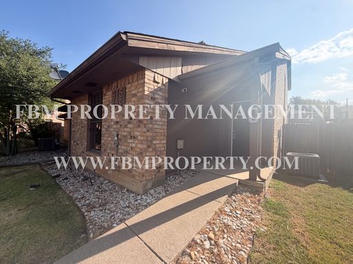 615 Lost Springs Spacious 2 Bedroom, 2 Bathroom Triplex Home in Arlington, TX! – photo 1