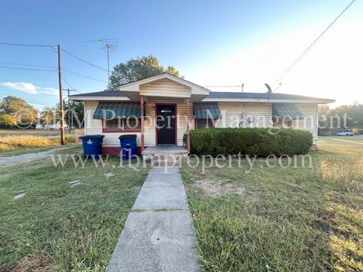 1312 Shawnee - Cozy 3 Bedroom, 1 Bathroom Home on a Corner Lot in Ennis, TX! – photo 1