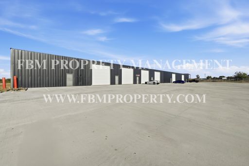 141 Mustang Park, Unit 300 - Commercial Property Located at 287 Mustang Business Park! – photo 1