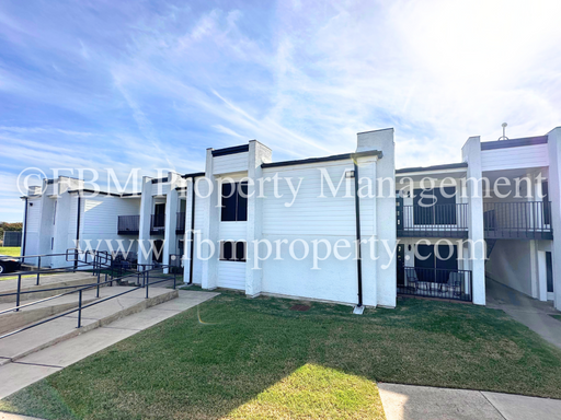 2401 Yorkstown Drive, Unit 212 - 1 Bedroom, 1 Bathroom Downstairs Apartment Home in Ennis, TX!