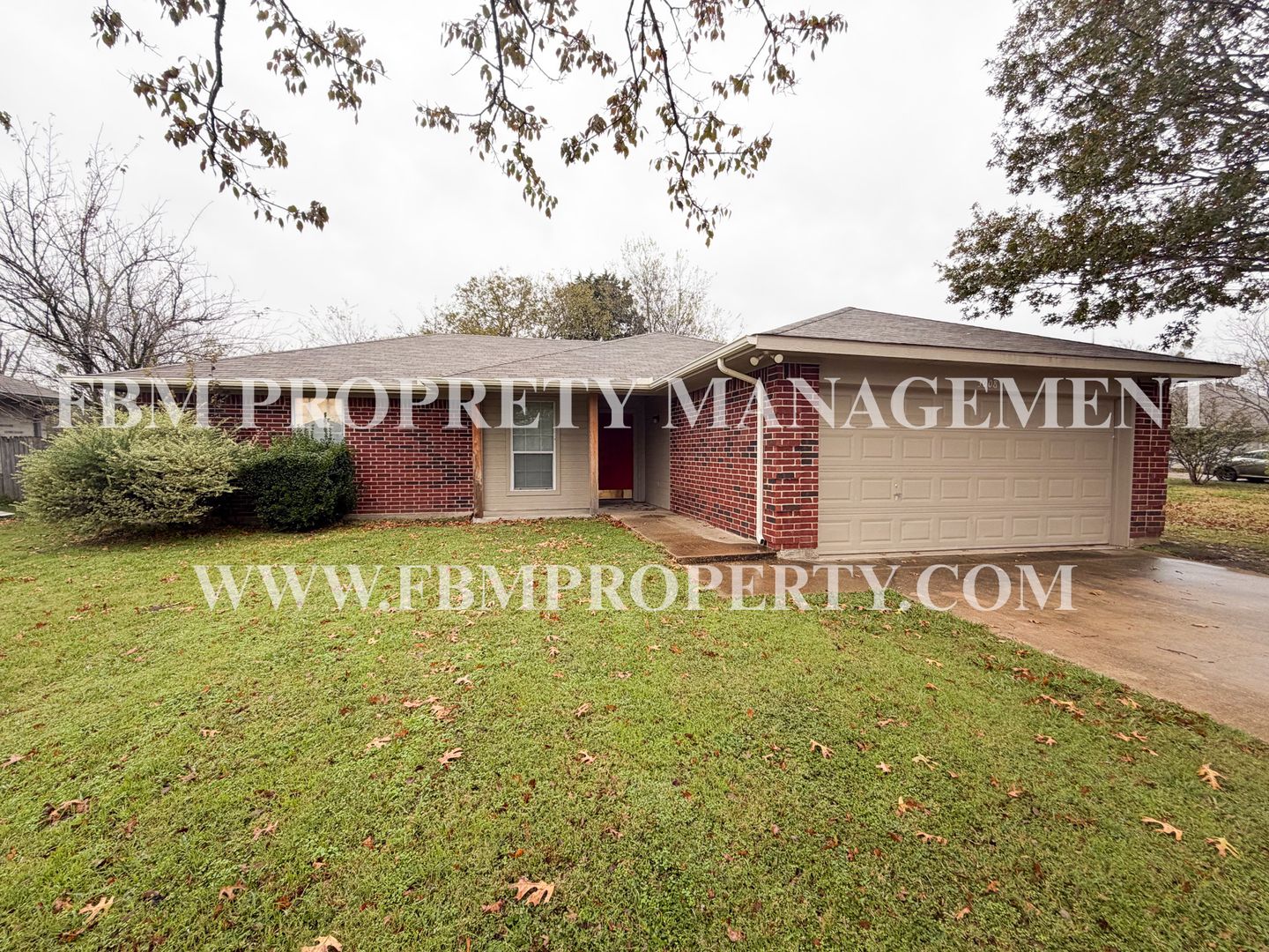 Corsicana House: 3008 View Lane