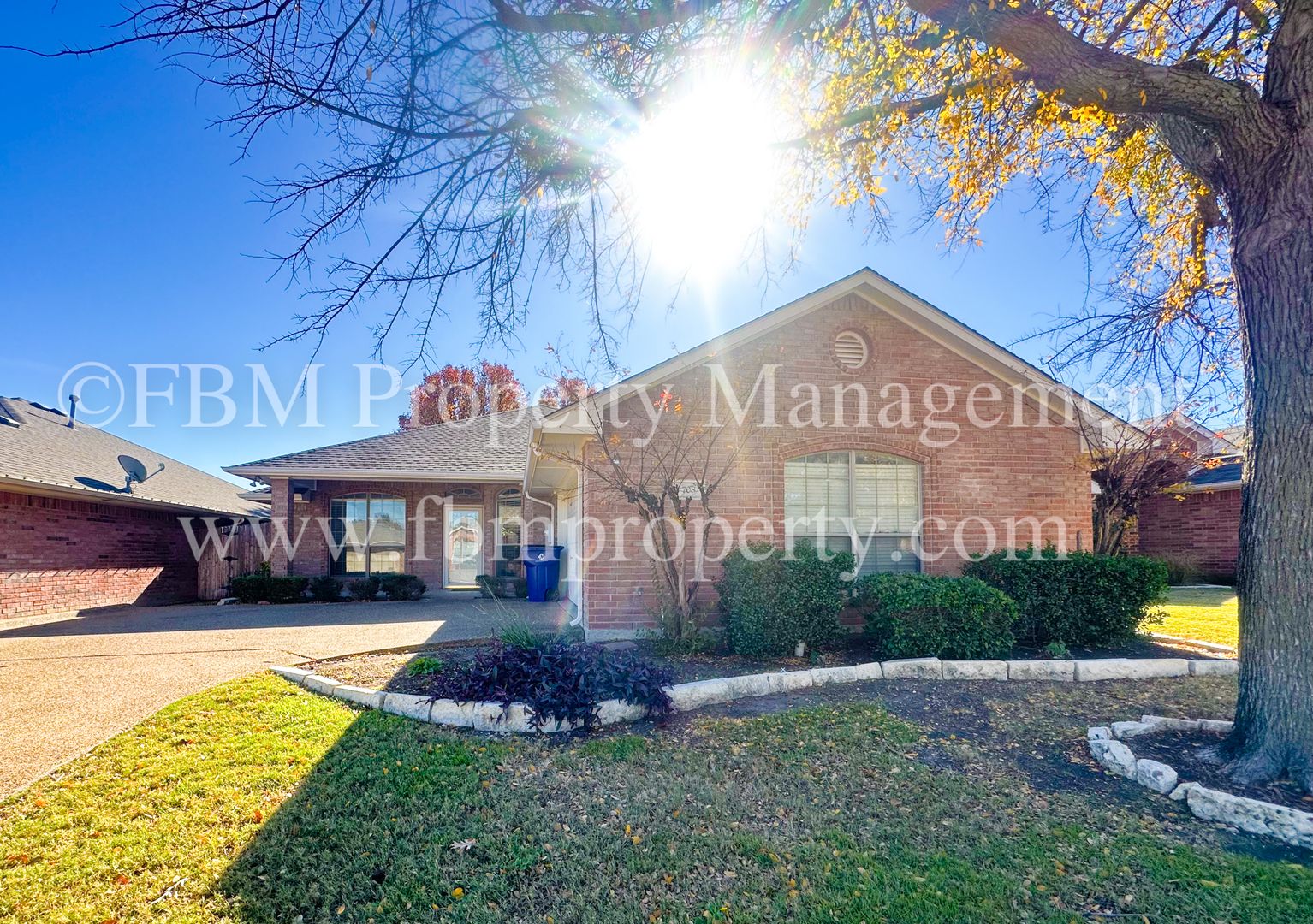 Waxahachie House: 708 Nandina Way