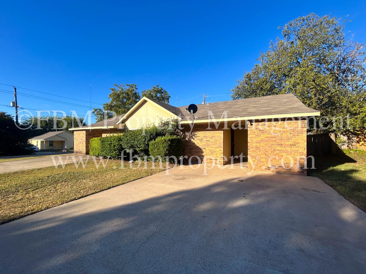 Cedar Hill Apartment: 701 & 703 Hillcrest Court