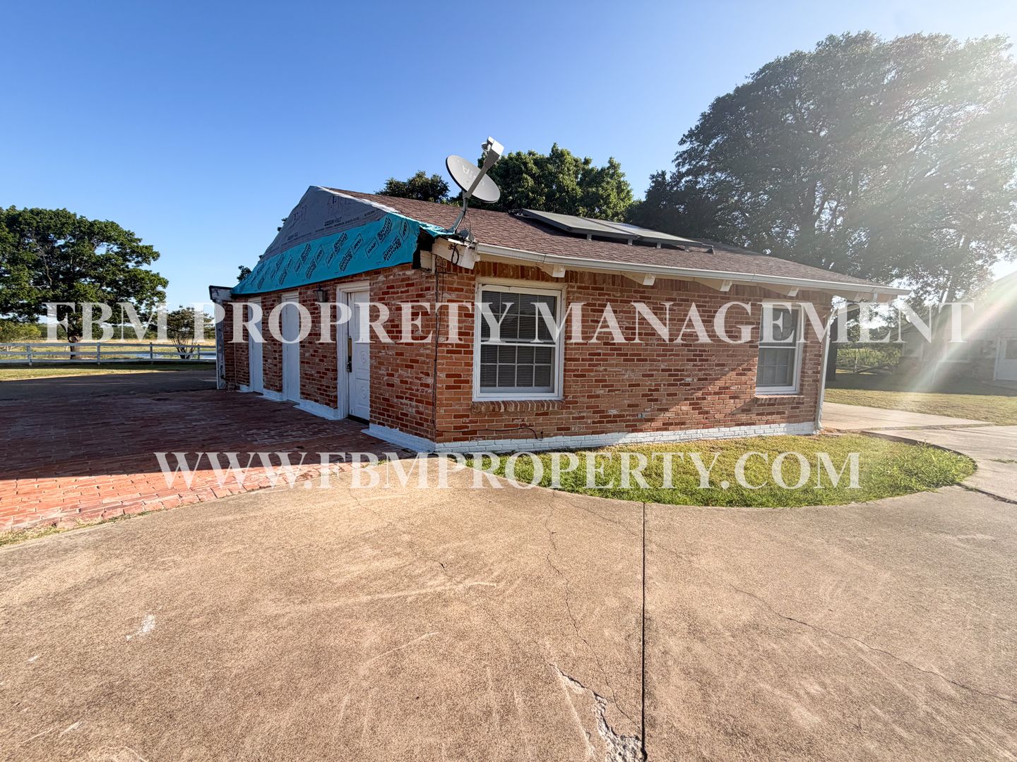 Ennis Apartment: 2200 Country Club Road, Unit A