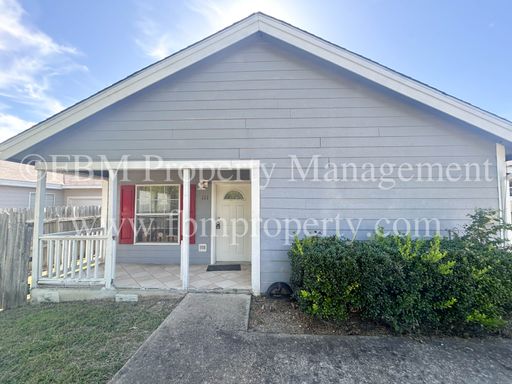 111 Five Points - Cozy 3 Bedroom, 2 Bathroom Home in Waxahachie, TX! – photo 1