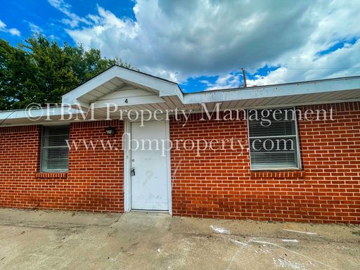 330 W College St, Unit 4 - Cozy 2 Bedroom, 1 Bathroom Apartment Home in Fairfield, TX!