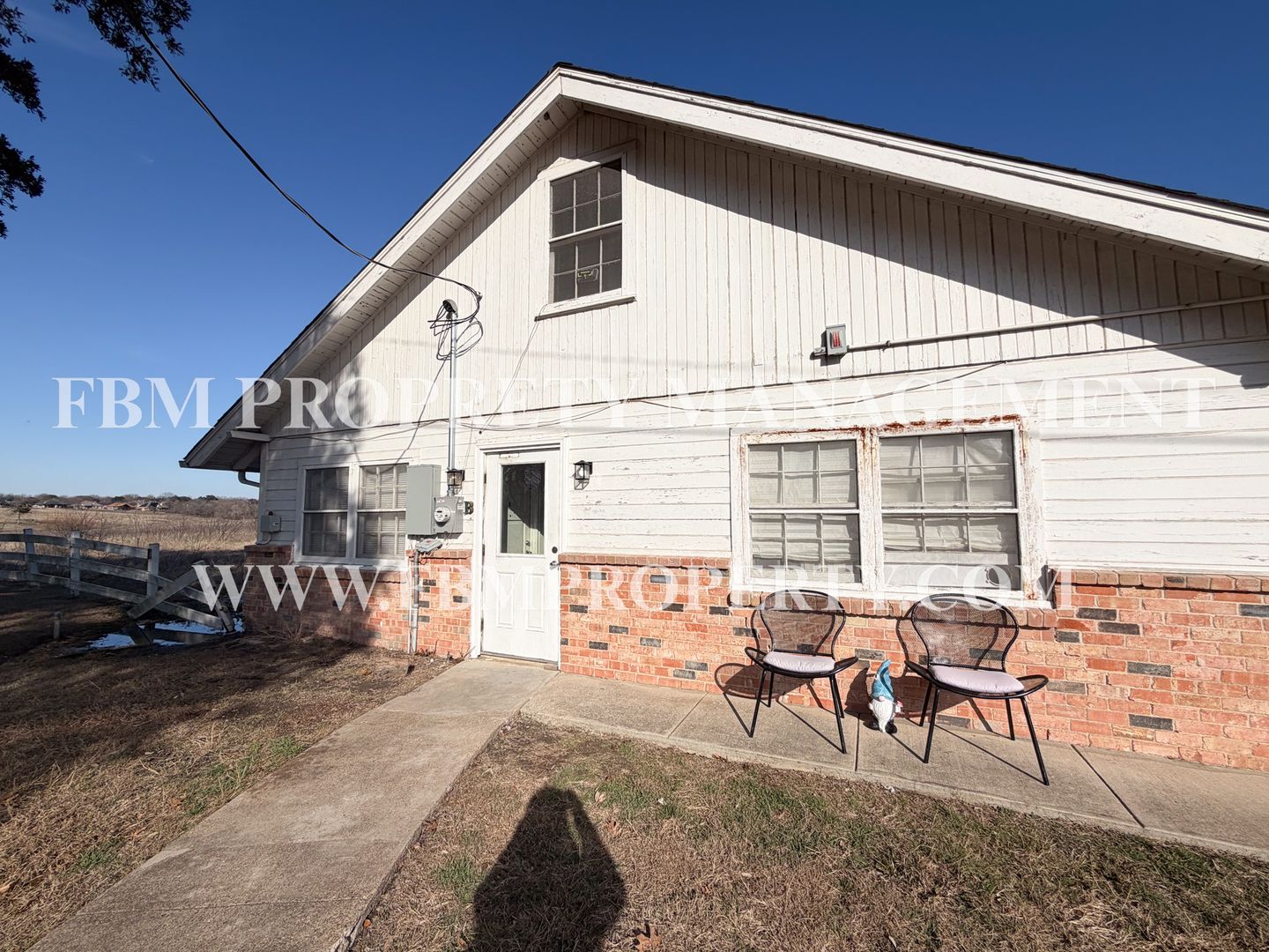 Ennis Apartment: 2200 Country Club Road, Unit B